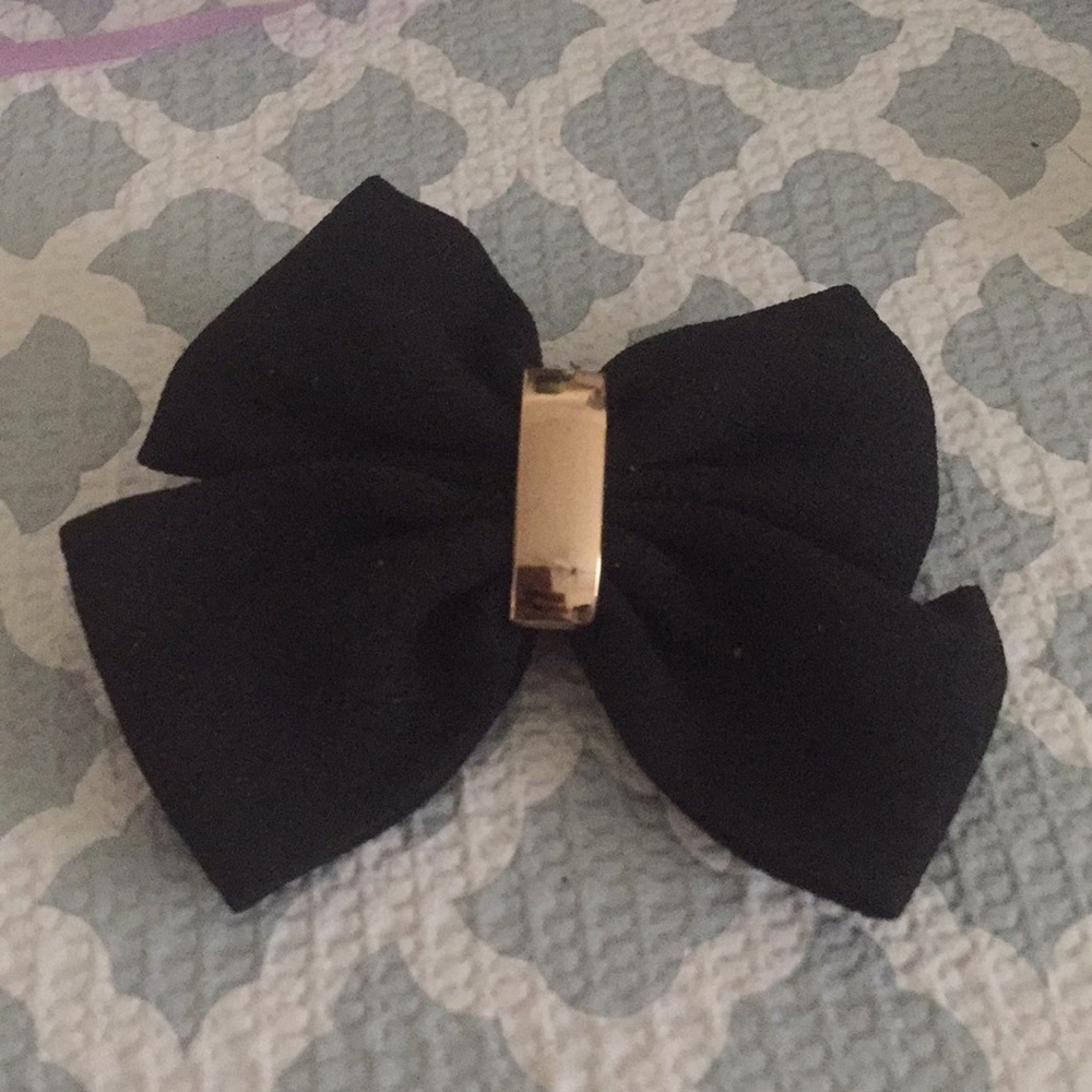 3/$15 Black and gold hair bow F21